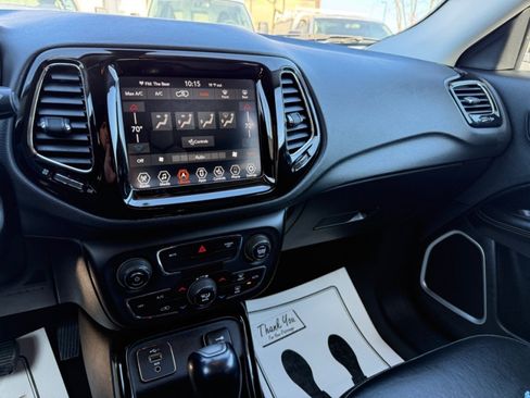 Used 2019 Jeep Compass Limited FWD image 11