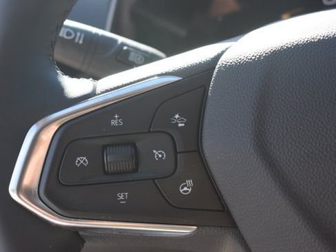 Used 2025 Chevrolet Trax LT w/ LT Convenience Package FWD image 20