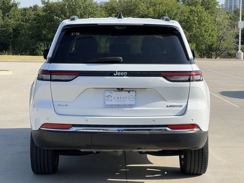 Used 2023 Jeep Grand Cherokee Limited w/ Luxury Tech Group II AWD/4WD image 4