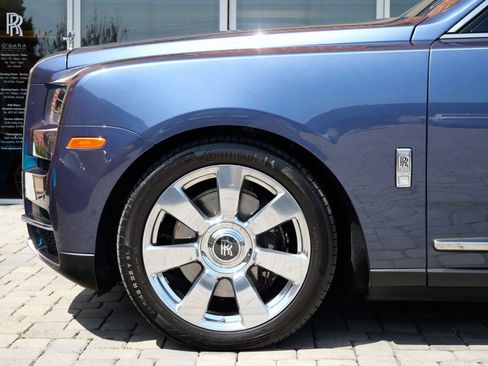 Used 2023 Rolls-Royce Cullinan w/ Cullinan Package AWD/4WD image 12
