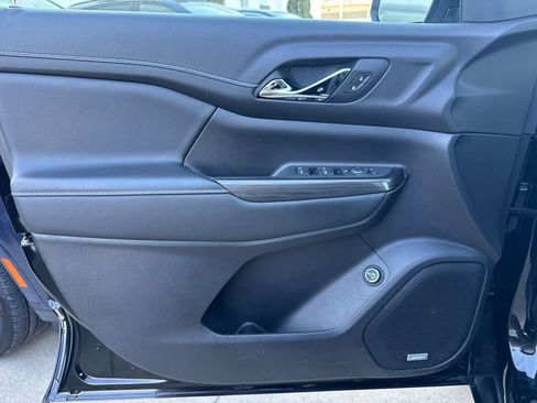 Certified 2023 GMC Acadia SLT image 16