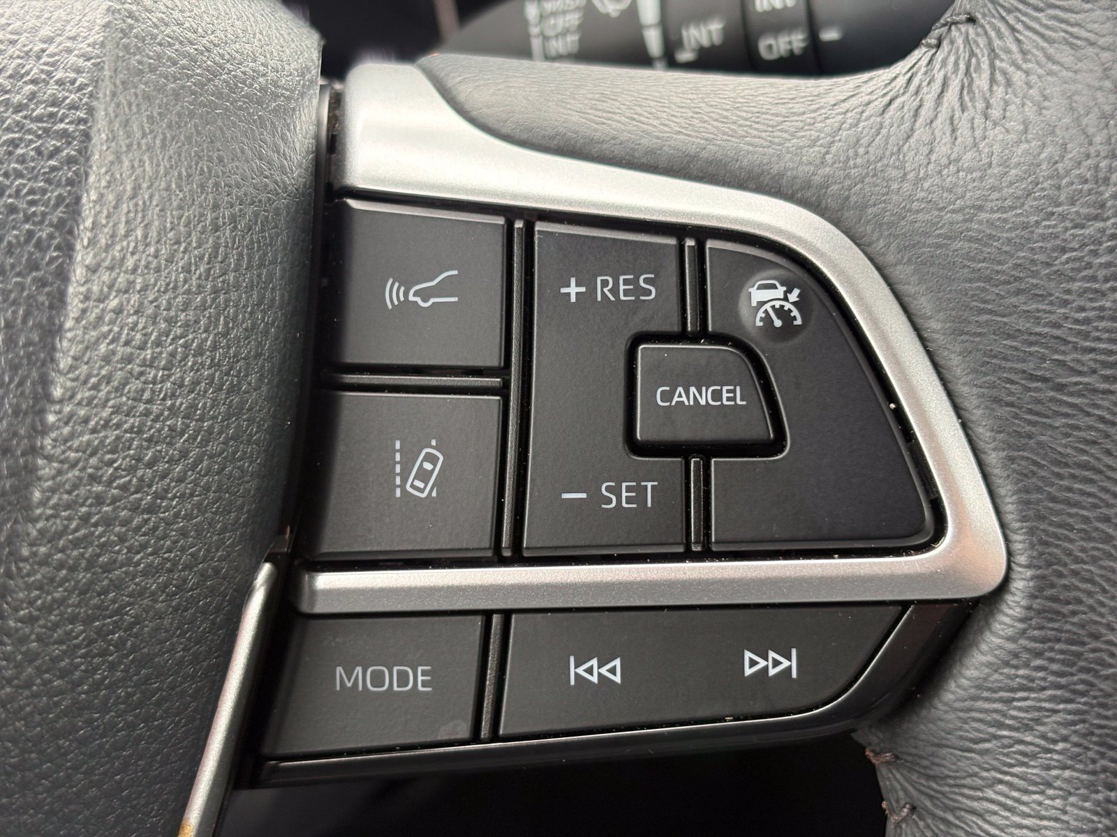 Used 2026 Toyota Sienna XLE FWD image 13