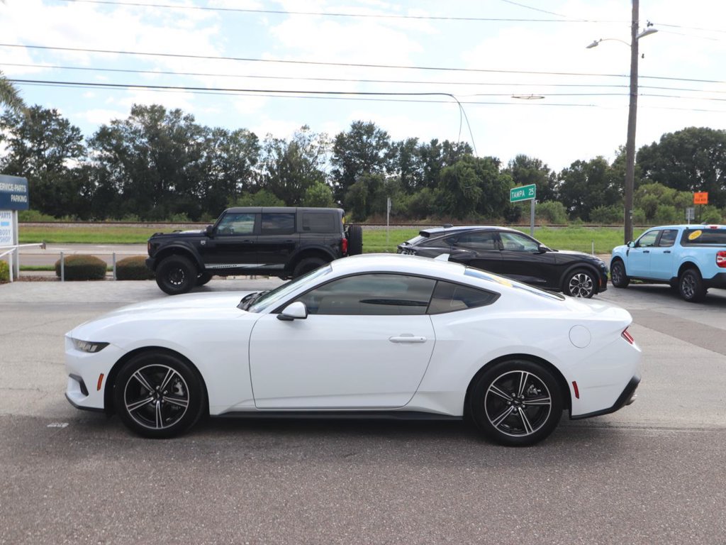 Used 2024 Ford Mustang Coupe RWD image 5