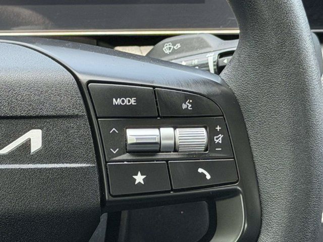 Used 2025 Kia K4 FWD image 23