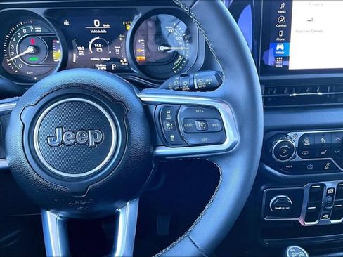 Used 2025 Jeep Wrangler Unlimited Sahara AWD/4WD image 12
