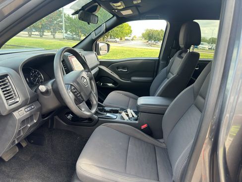 Used 2023 Nissan Frontier SV w/ Midnight Edition Package RWD image 18