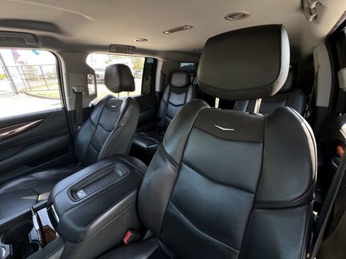 Used 2019 Cadillac Escalade ESV image 12