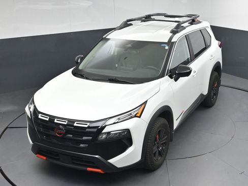 Certified 2025 Nissan Rogue SV AWD/4WD image 31