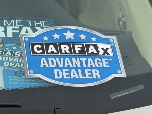 Used 2015 Toyota Camry LE image 9