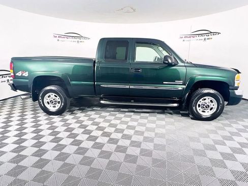 Used 2004 GMC Sierra 2500 SLT w/ Heavy-Duty Power Package AWD/4WD image 9