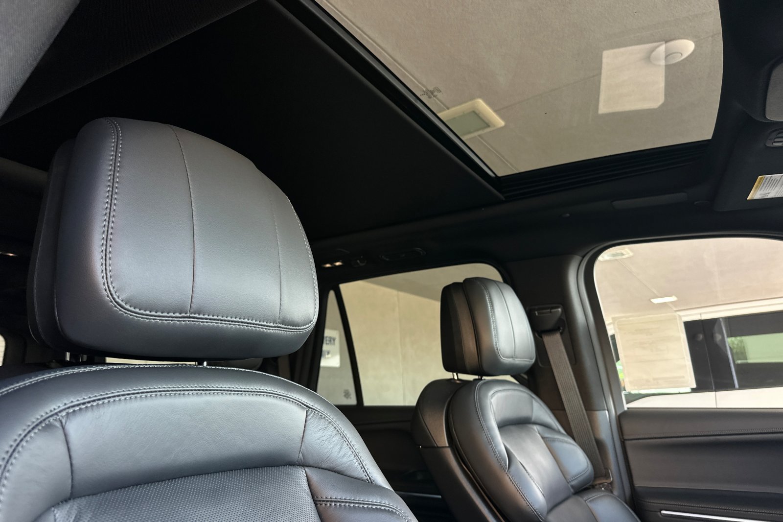 New 2027 Lincoln Navigator L Reserve w/ Jet Appearance Package AWD/4WD image 17