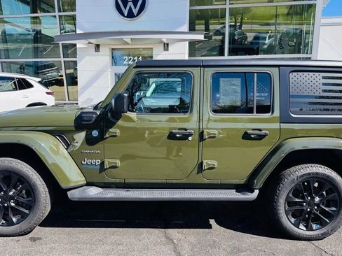 Used 2022 Jeep Wrangler Unlimited Sahara w/ Cold Weather Group AWD/4WD image 3