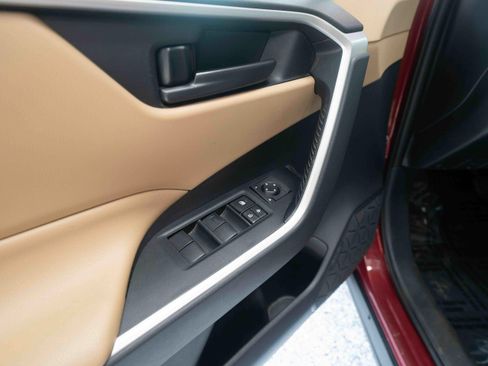 Used 2019 Toyota RAV4 LE w/ All Weather Liner Package AWD/4WD image 7