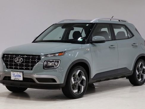 Used 2025 Hyundai Venue SEL FWD image 3