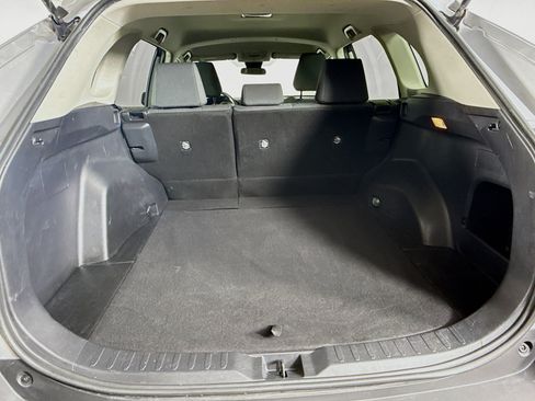 Used 2019 Toyota RAV4 LE FWD image 31