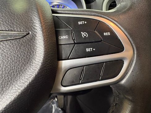 Used 2019 Chrysler 300 Touring w/ Chrome Appearance Package RWD image 25