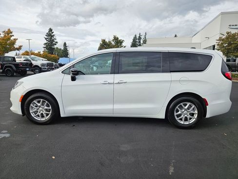 New 2026 Chrysler Voyager LX image 3