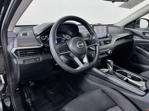 Used 2023 Nissan Altima 2.5 SV FWD image 10