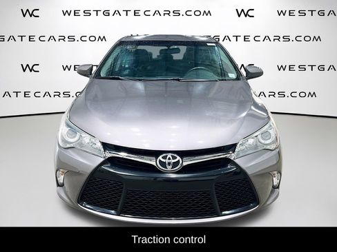Used 2017 Toyota Camry SE image 4