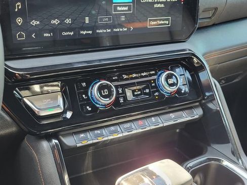 Used 2024 GMC Sierra 1500 AT4 w/ Technology Package image 8