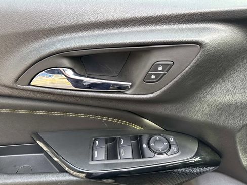 Used 2025 Chevrolet Trax LT w/ LT Convenience Package image 21