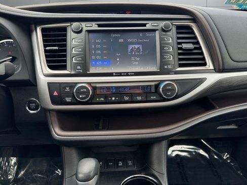 Certified 2018 Toyota Highlander Limited w/ Carpet Mat Package (TMS) AWD/4WD image 15
