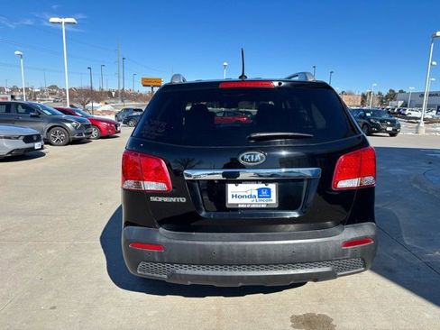 Used 2011 Kia Sorento LX w/ Convenience Pkg image 5