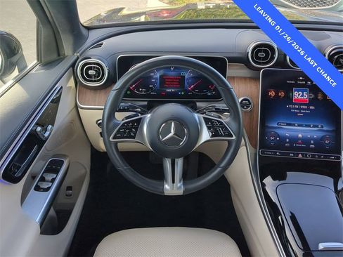 Used 2024 Mercedes-Benz GLC 300 4MATIC image 17