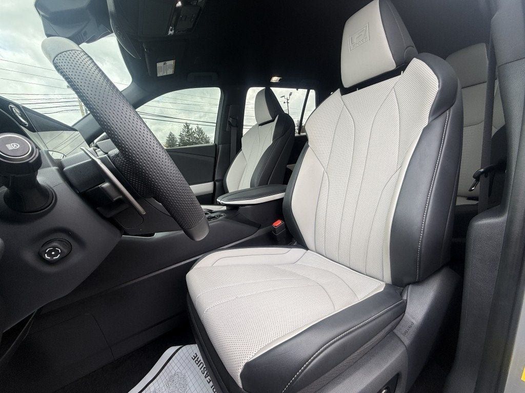 Used 2026 Lexus TX 500h AWD w/ Technology Package image 10