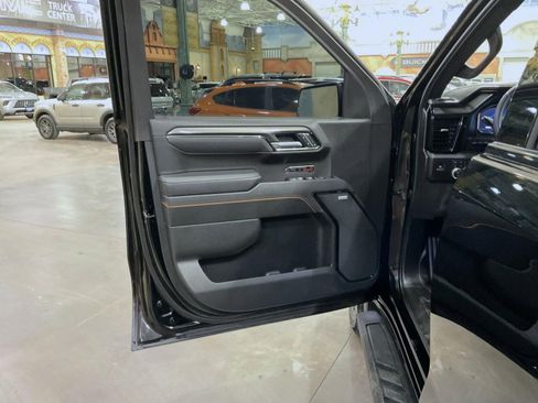 Certified 2025 GMC Sierra 1500 AT4 w/ AT4 Premium Package image 9