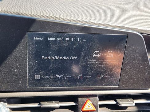 Used 2023 Kia Niro LX image 12