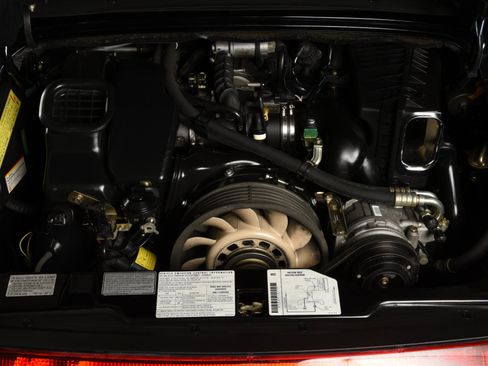 Used 1995 Porsche 911 Carrera RWD image 17