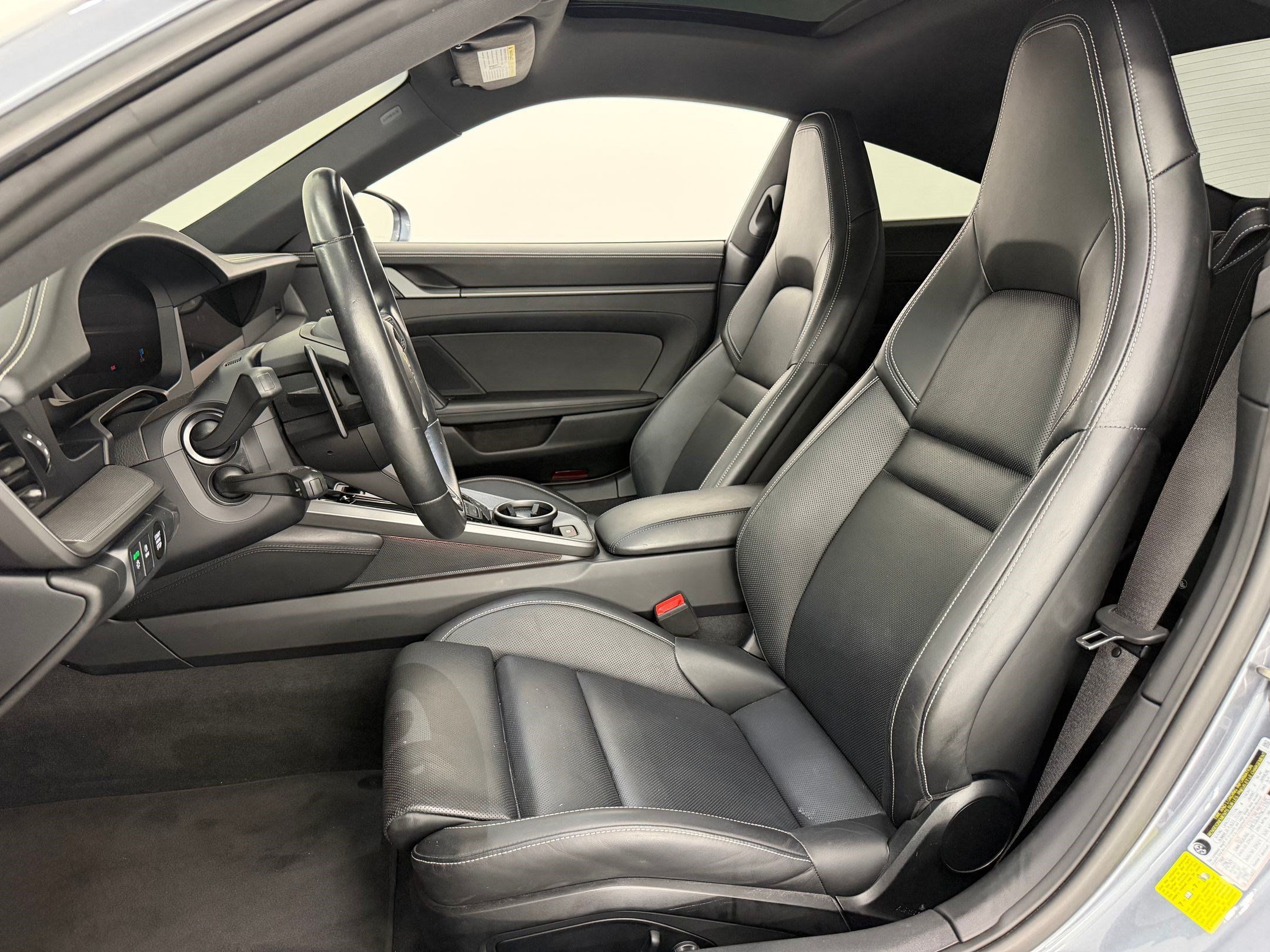 Certified 2025 Porsche 911 Carrera RWD image 5