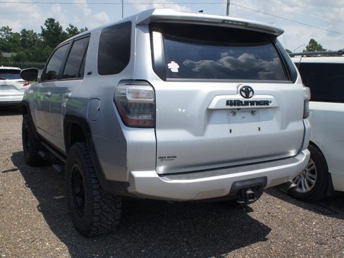 Used 2019 Toyota 4Runner SR5 AWD/4WD image 6