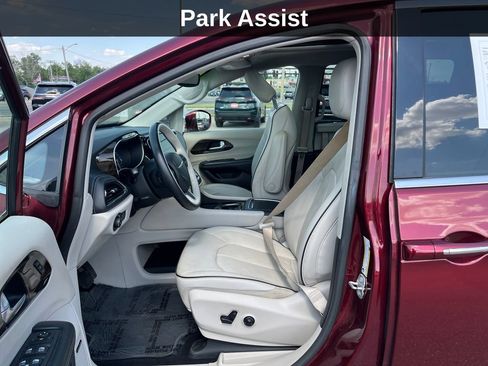 Used 2021 Chrysler Pacifica Limited w/ Premium & Safety Sphere Group AWD/4WD image 12