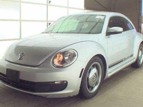 Used 2012 Volkswagen Beetle 2.5 FWD image 1