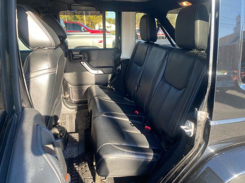 Used 2016 Jeep Wrangler Unlimited Rubicon image 10