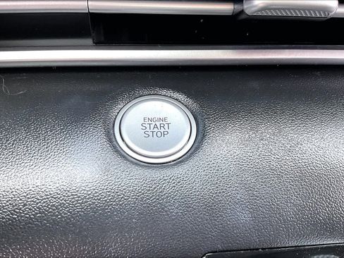 Used 2023 Hyundai Elantra SEL w/ Preferred Accessory Package image 32