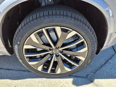 New 2026 Volvo XC90 B6 Plus w/ Protection Package Premier image 9