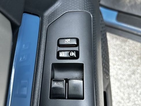 Used 2013 Toyota FJ Cruiser 4WD image 17