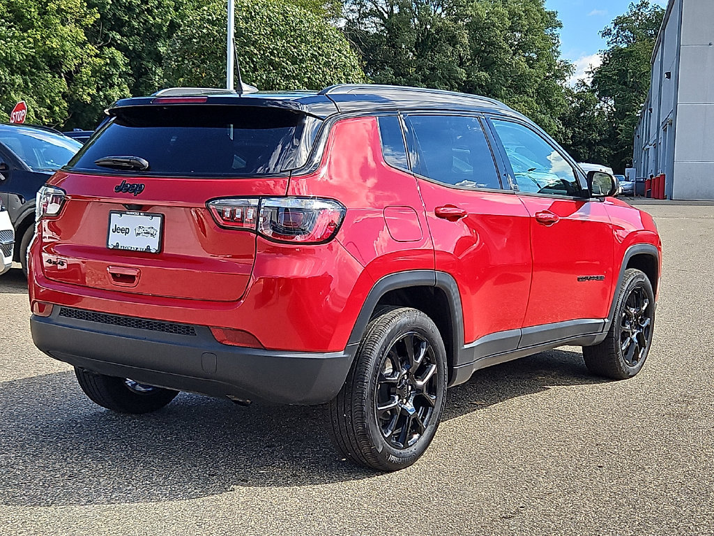 Used 2023 Jeep Compass Latitude w/ Convenience Group AWD/4WD image 7