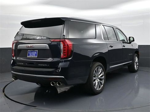 Used 2023 GMC Yukon XL Denali image 7