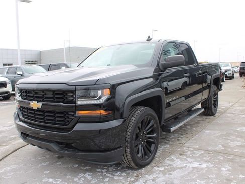 Used 2016 Chevrolet Silverado 1500 Custom w/ Custom Convenience Package image 3