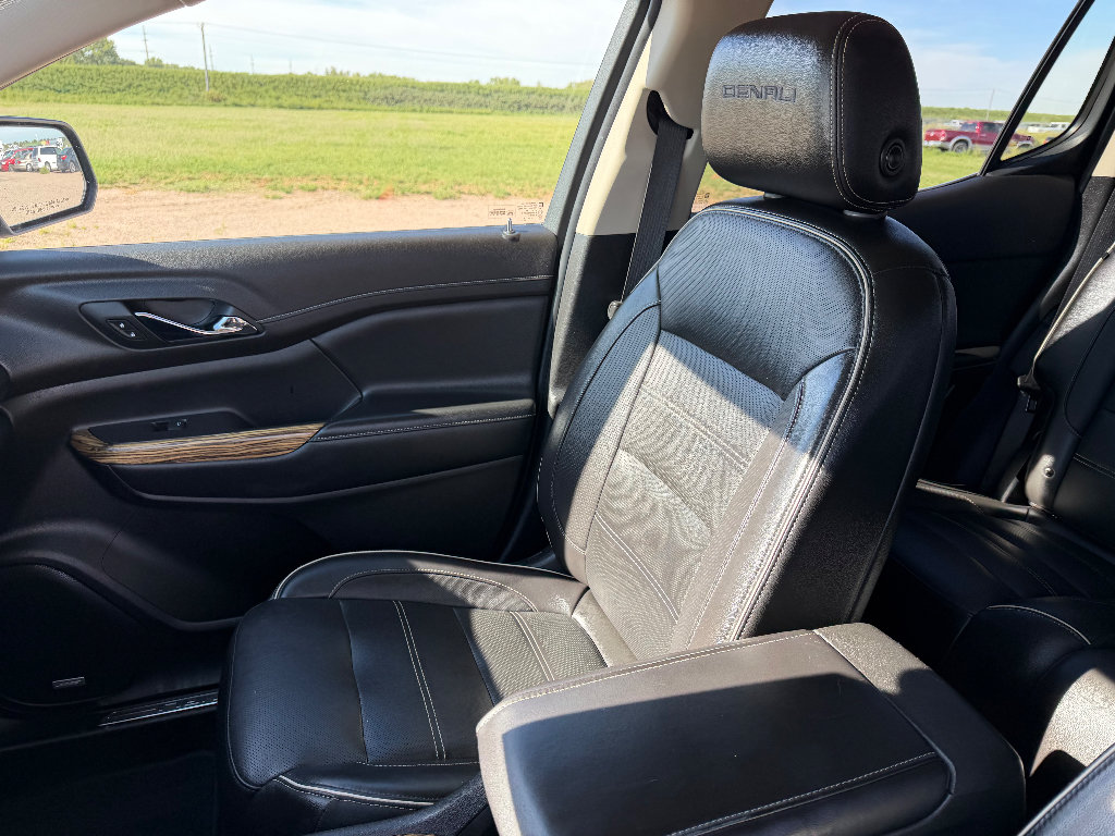 Used 2019 GMC Acadia Denali w/ Technology Package AWD/4WD image 10