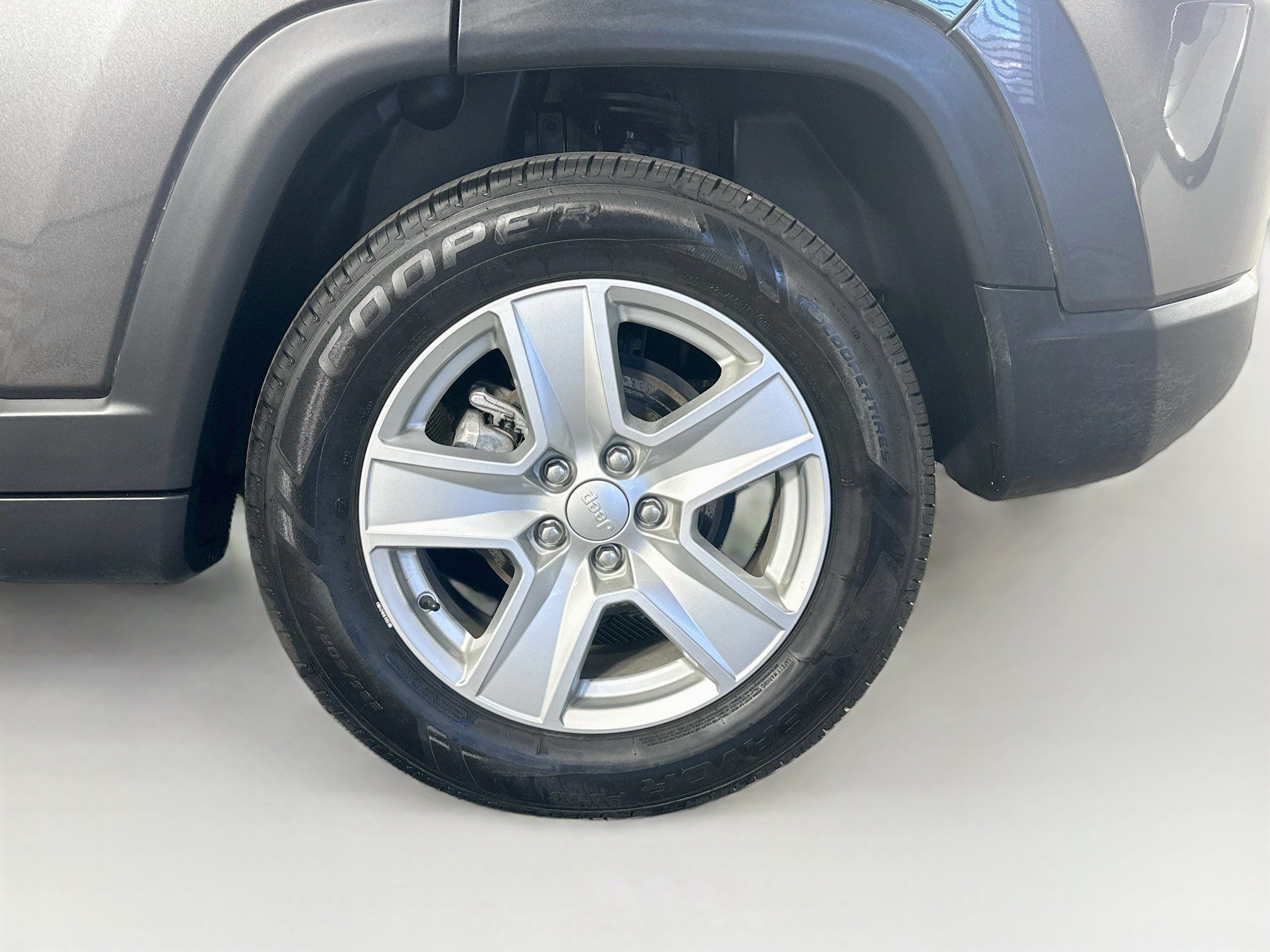 Used 2022 Jeep Compass Latitude FWD image 11