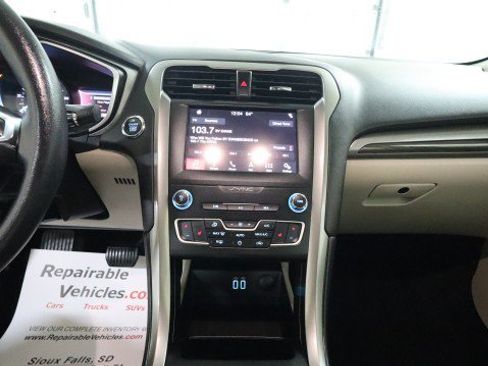 Used 2019 Ford Fusion SEL FWD image 13