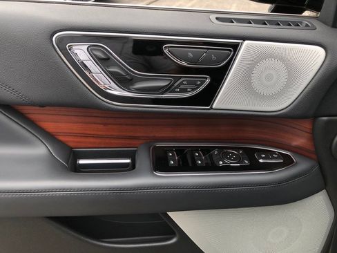 Used 2022 Lincoln Navigator Reserve image 10