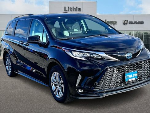 Used 2022 Toyota Sienna XSE image 22