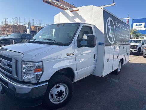 Certified 2022 Ford E-350 and Econoline 350 Super Duty w/ Power Windows & Locks Group image 2