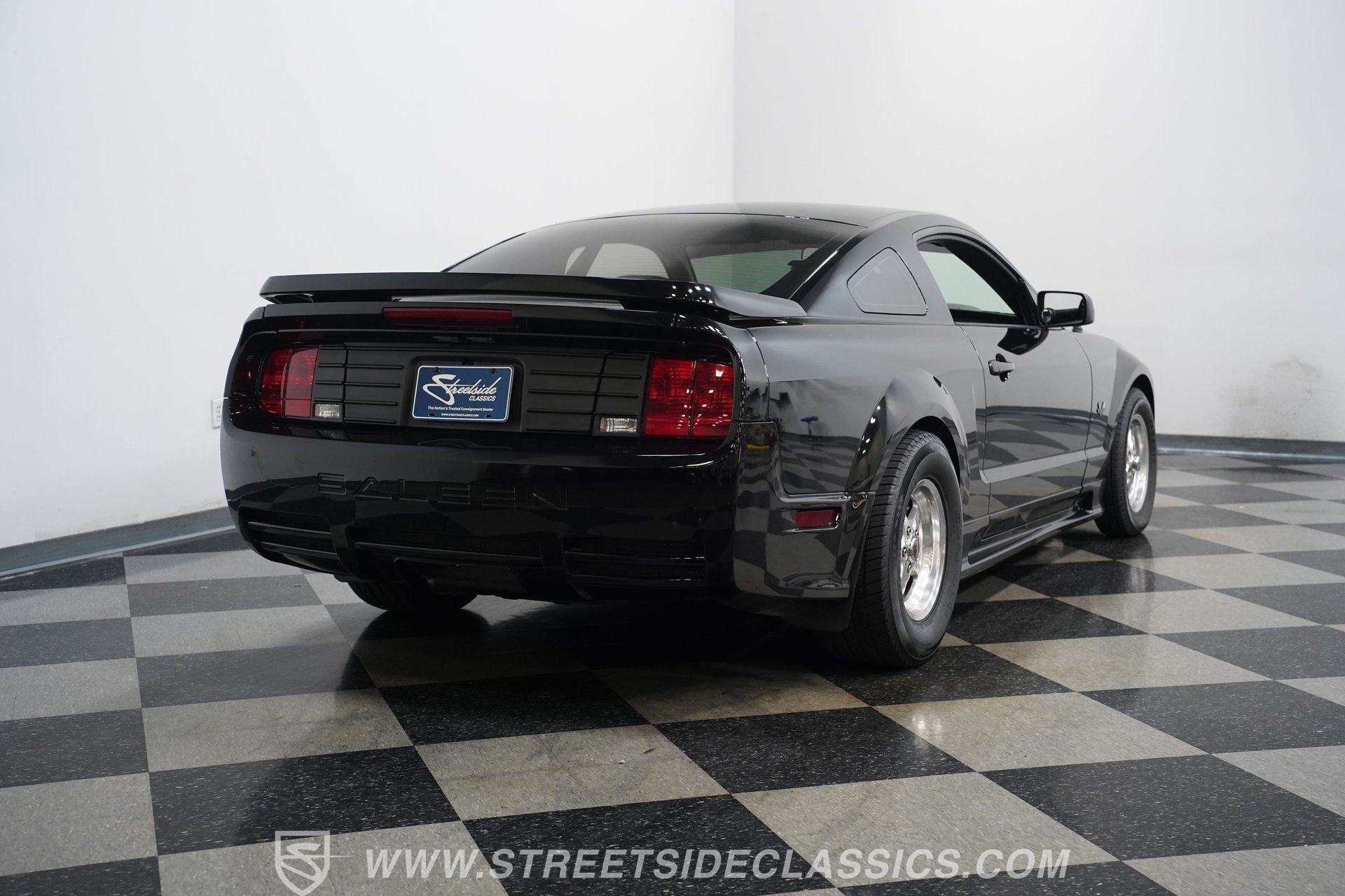Used 2006 Ford Mustang GT RWD image 11